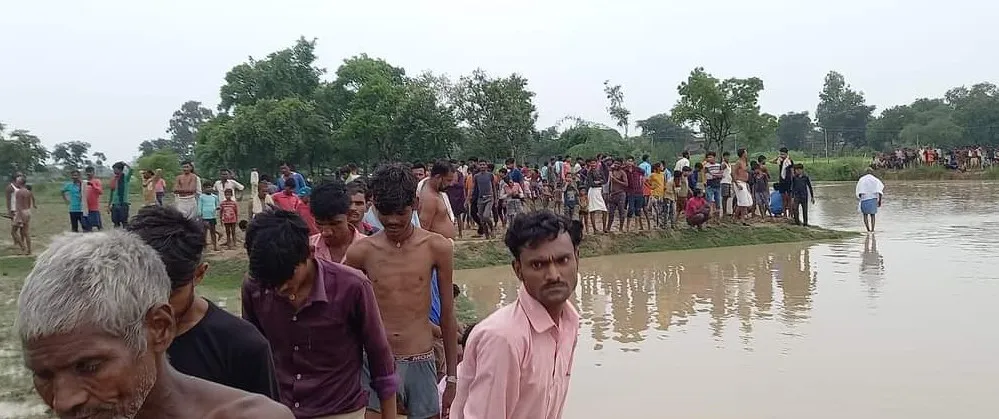 शाहजहांपुर:  गहरे गड्ढे में डूबकर दो बच्चों की गई जान, नदी में उतराता मिला युवक का शव