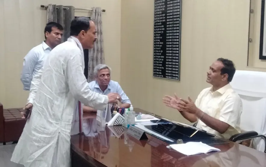 शाहजहांपुर: कांवड़ यात्रा के बहाने मीट कारोबारियों को परेशान कर रही पुलिस, सपा जिलाध्यक्ष ने लगाया आरोप
