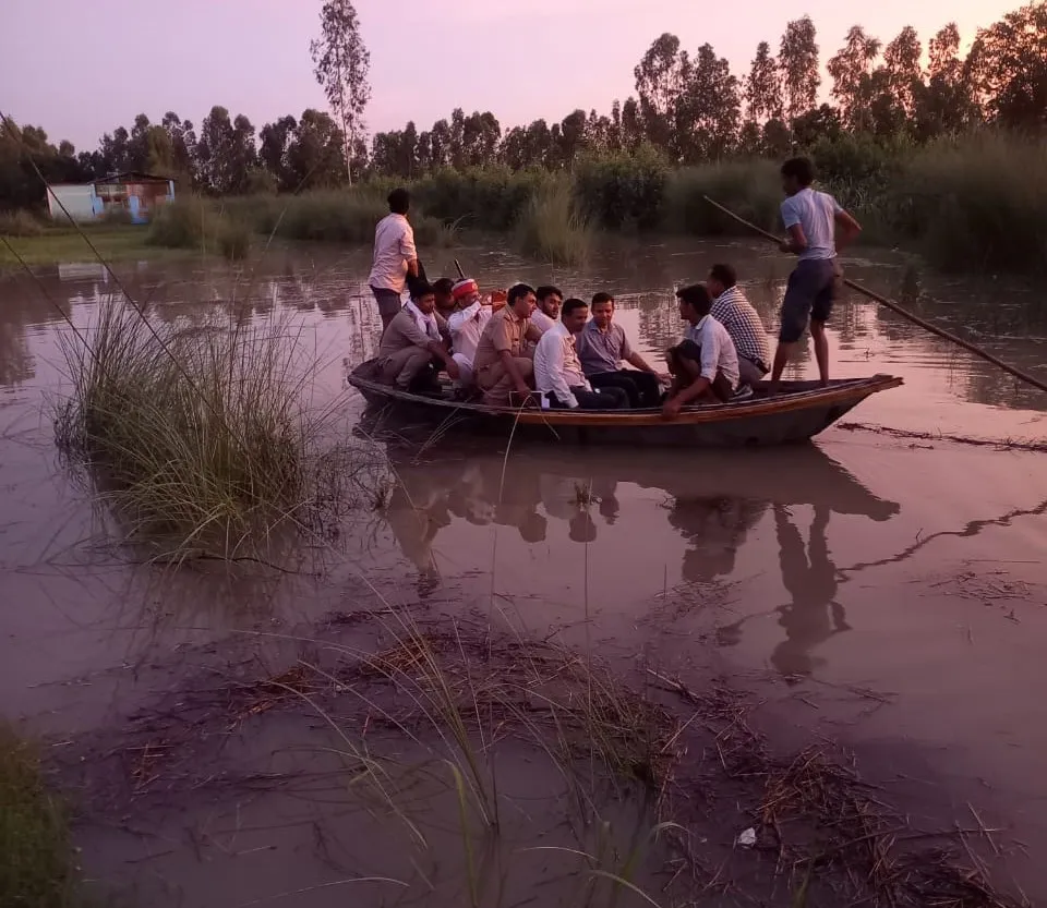 बदायूं: गंगा में आई बाढ़ से बिगड़ रहे हालात, सहसवान के कई गांव बने टापू 