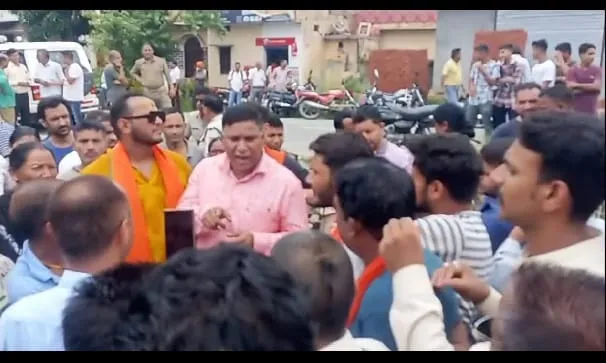 रामनगर: कानिया में मस्जिद निर्माण की सूचना पर बिफरे हिंदूवादी संगठन