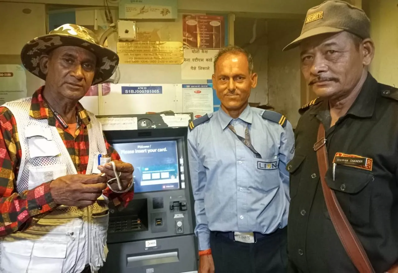 रामनगर: एटीएम से निकला सांप, मचा हड़कंप