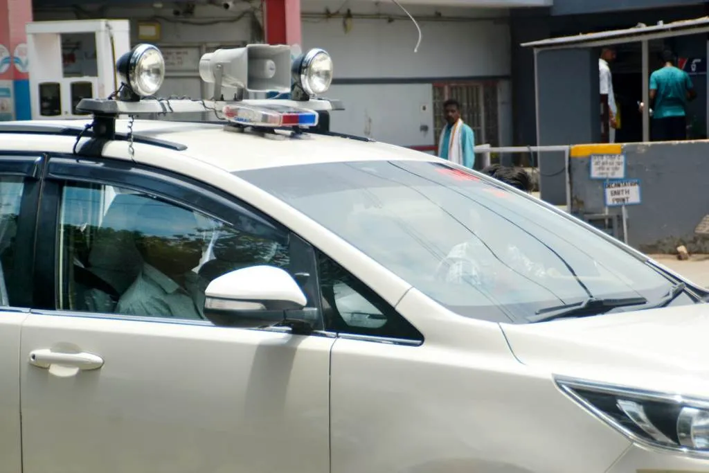 पीलीभीत: साहब! इनको भी सीट बेल्ट लगाने की आदत नहीं, आप ही दो ध्यान..