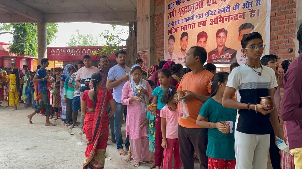 बरेली: श्रावण माह के तीसरे सोमवार को भोले के जयकारों से गुंजायमान हुई नाथ नगरी, मंदिरों में उमड़ा भक्तों का रेला