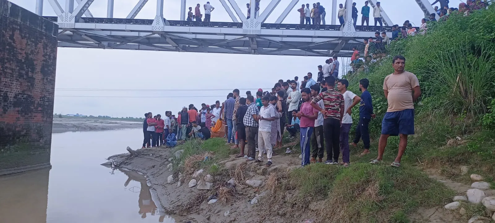 पीलीभीत: देवहा नदी में डूबा किशोर, दोस्त बचाने में रहा नाकाम...जानिए मामला 