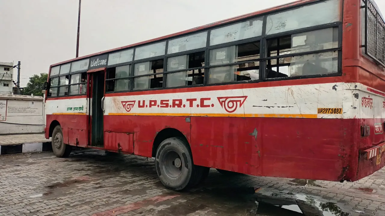 शाहजहांपुर: रोडवेज परिसर में खड़ी बस के अंदर लटका मिला चालक का शव