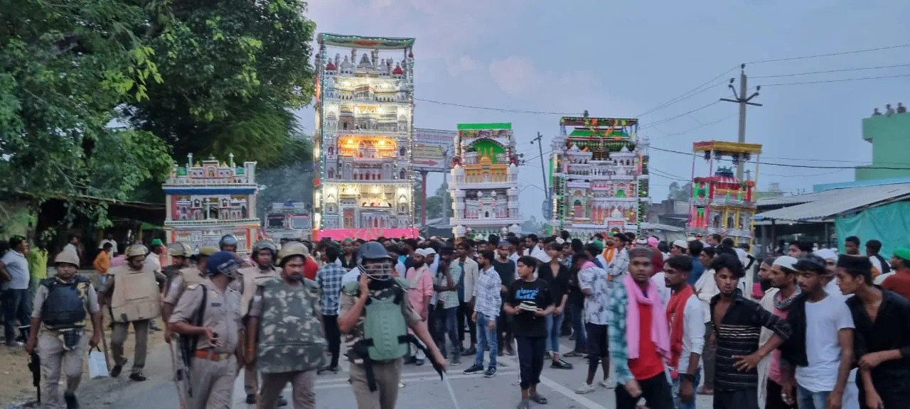 मोहर्रम पर पीलीभीत में बवाल, सीओ समेत कई घायल...अफसरों के वाहन टूटे