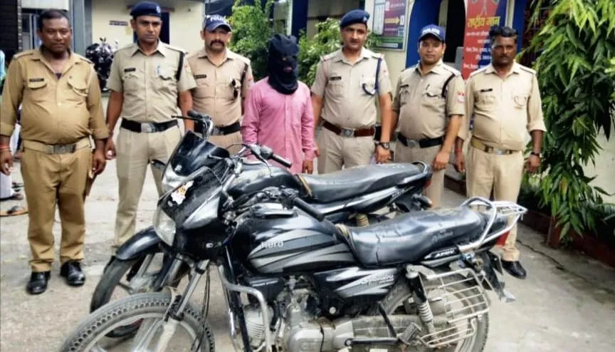 किच्छा: चोरी की दो बाइक के साथ पुलिस ने पकड़ा, सीसीटीवी फुटेज बने मददगार