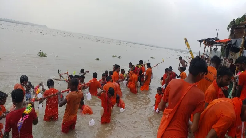 रायबरेली: हरियाली अमावस्या कल, शिवालयों में जलाभिषेक के लिए रवाना हुए कांवड़िया 