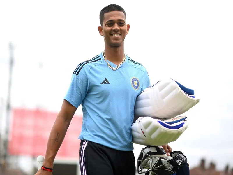 VIDEO : 'सफर लंबा रहा लेकिन अभी यह शुरूआत ही है...', अवॉर्ड लेने के बाद यशस्वी की होटल में एंट्री, खुशी से हुए गदगद