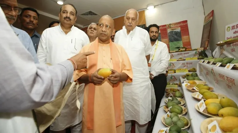 सीएम योगी ने किया आम महोत्सव का उद्घाटन, कहा- आम की 725 प्रजातियों की प्रदर्शनी लगाई गई
