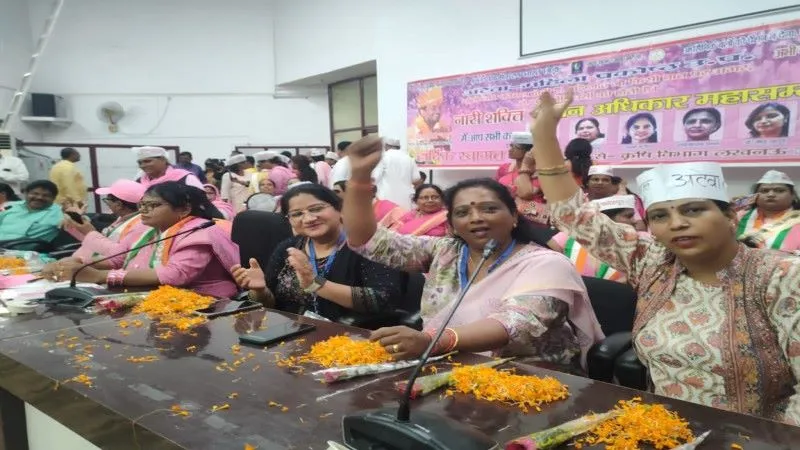 लखनऊ : पुरानी पेंशन बहाली के लिए नारी शक्ति ने दिखाई ताकत