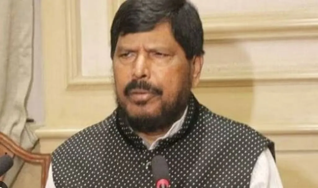 रामदास अठावले ने कहा- राजग को अजित पवार के समर्थन से एमवीए और कमजोर होगा