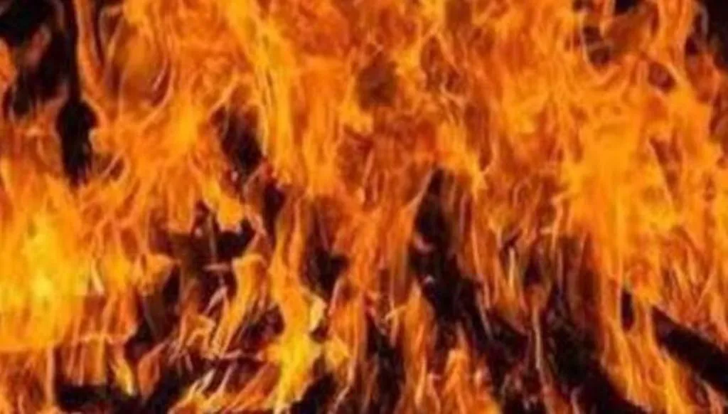 ओएसएमसीएल गोदाम में लगी भीषण आग, लाखों रुपये की कोविड दवाएं और अन्य सामग्रियां जलकर खाक