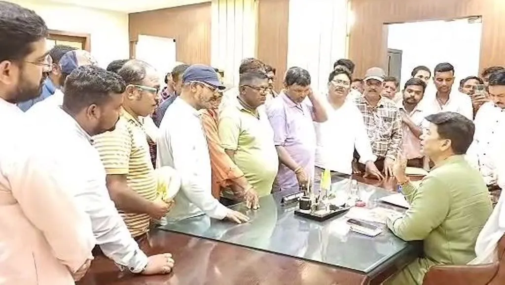 बरेली: छुट्टी के दिन काम कराने को लेकर सफाई कर्मचारियों में आक्रोश, आंदोलन की दी चेतावनी