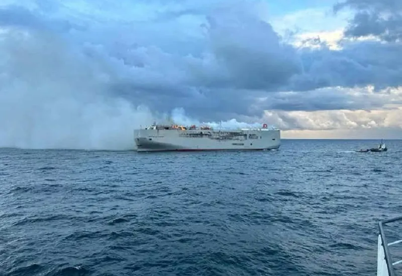 उत्तरी सागर में 3000 कार लेकर जा रहे जहाज में लगी आग, एक भारतीय की मौत, 20 अन्य घायल