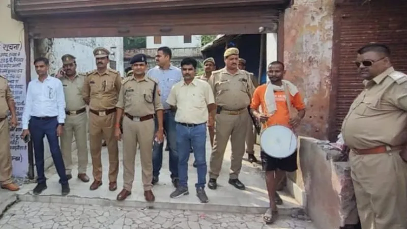 Unnao News: गैंगस्टर के आरोपी की डुगडुगी पिटवाकर 15 करोड़ की संपत्ति कुर्क, शूटरों से करवाई थी पत्रकार की हत्या