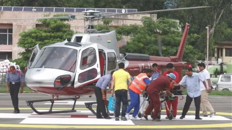 Chamoli Mishap: झुलसे लोगों को हेली एम्बुलेंस से एम्स ऋषिकेश पहुंचाया  