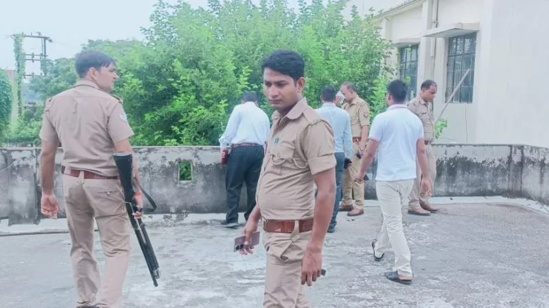 Kannauj: नायब तहसीलदार के घर चोरी, पिस्टल-कारतूस ले गए चोर, सरकारी आवास में पड़ा था ताला, अवकाश पर गए थे अधिकारी