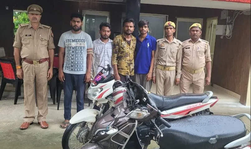 बरेली: लूट-छिनैती की घटना को अंजाम देने वाले चार बदमाशों को पुलिस ने दबोचा