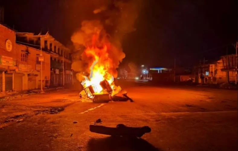 मणिपुर में हिंसा के बाद पड़ोसी राज्यों को सताने लगा डर, घर छोड़कर पलायन को मजबूर लोग