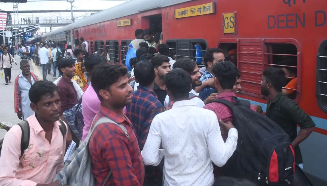 सरयू-यमुना बरेली जंक्शन पर रद्द, ट्रेन से उतारे गए दो हजार यात्री