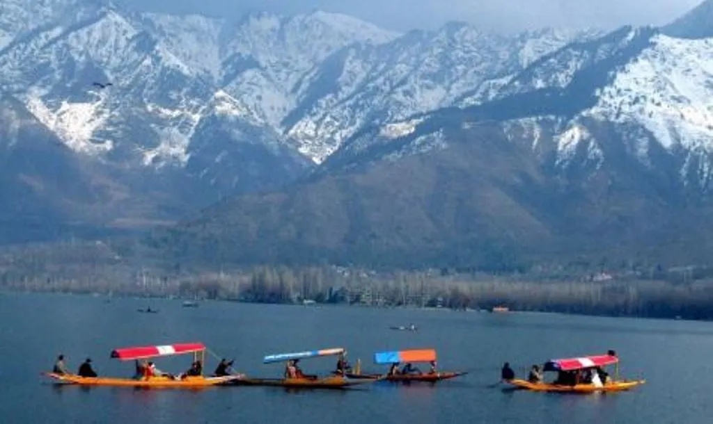 एकल यात्रा में हुई बढ़ोतरी, जम्मू-कश्मीर और मनाली पसंदीदा पर्यटन गंतव्य: रिपोर्ट 