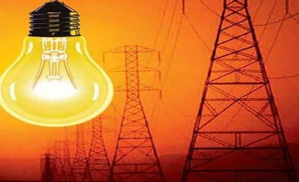 बरेली: चिपचिपाती गर्मी में अंधाधुंध बिजली कटौती ने रुलाया, उपभोक्ता हुए बेहाल