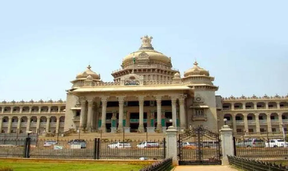 कर्नाटक विधानसभा में बजट पेश, चुनावी गारंटी के लिए 52,000 करोड़ रुपये का प्रावधान 