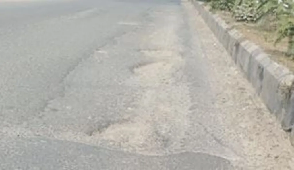 बरेली: खर्च कर दिए 1 करोड़... सड़कों में गड्ढे बरकरार