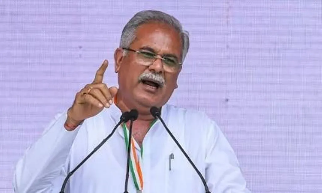 सीएम भूपेश बघेल ने की शासकीय कर्मचारियों को चार प्रतिशत अतिरिक्त महंगाई भत्ता देने की घोषणा 