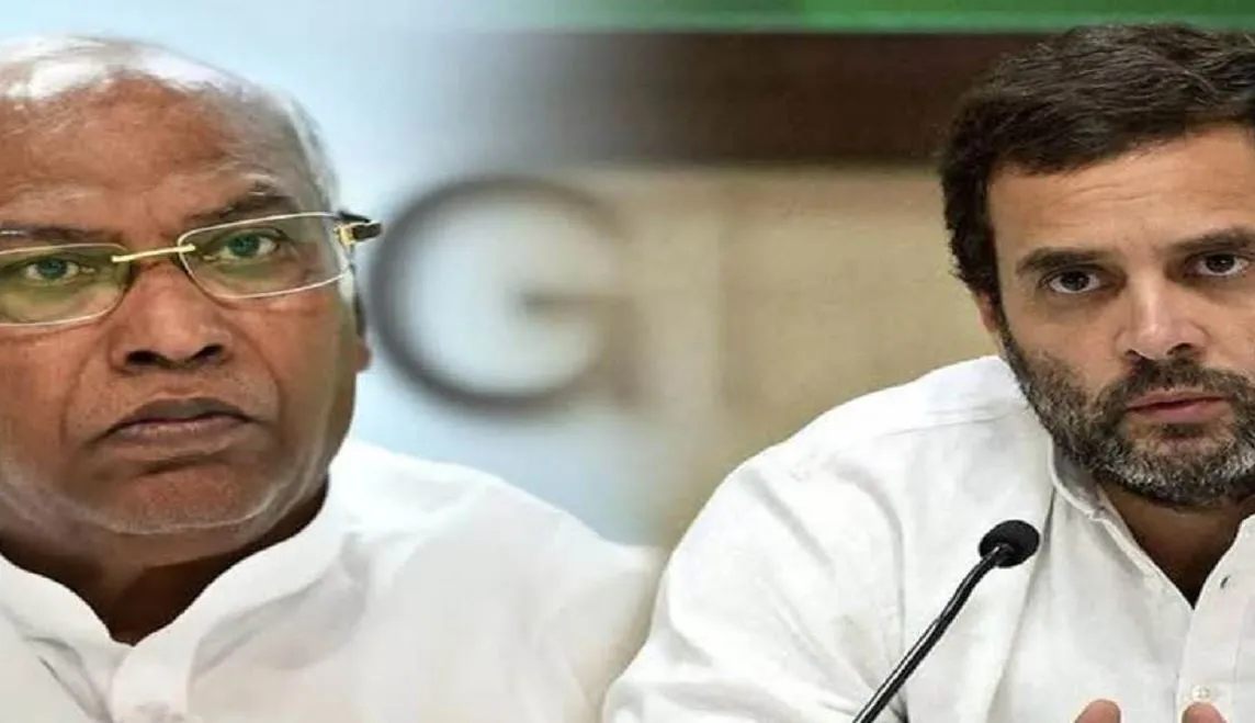 खड़गे और राहुल गांधी ने कहा- भाजपा ने जनादेश का अपमान करके महाराष्ट्र के स्वाभिमान को ठेस पहुंचाई है