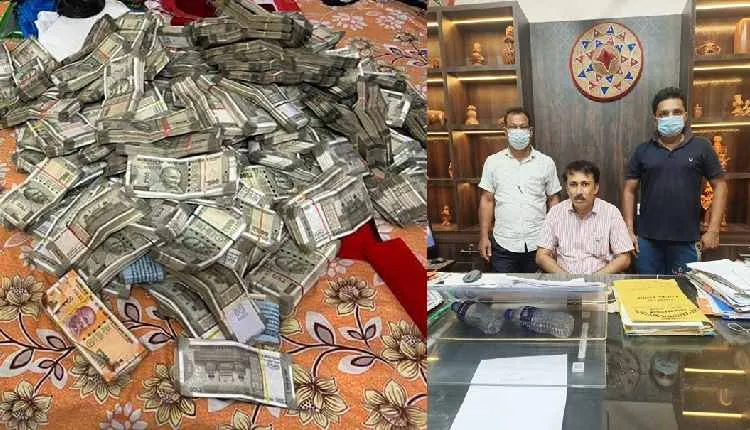 असम में भ्रष्टाचार के मामले में दो सरकारी अधिकारी गिरफ्तार, करोड़ों की नकदी बरामद 
