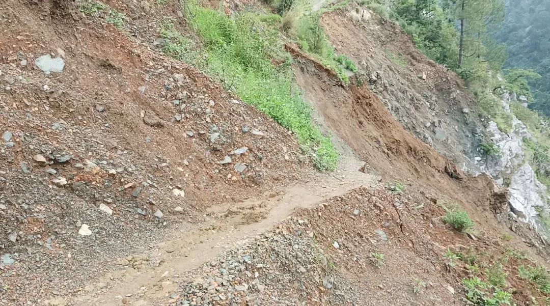 भीमताल: सालों से बंद है गैराखाड़-कैलाश द्वार मार्ग, खाई में बदला 