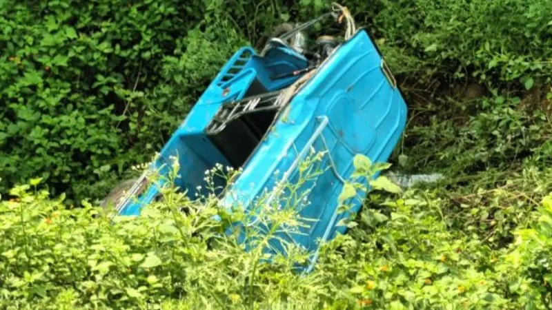 Chitrakoot News : उमस से महिला ने तोड़ा दम, डूबकर युवक की हुई मौत, श्रद्धालुओं से भरा ई-रिक्शा पलटा, कई चुटहिल