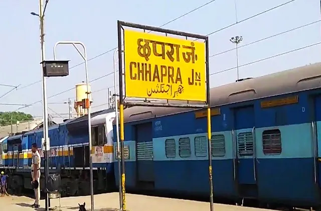 सारण: छपरा जंक्शन पर ट्रेन से भारी मात्रा में अवैध शराब बरामद