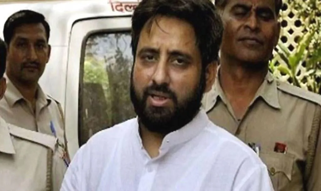 कोर्ट ने अमानतुल्ला खान की याचिका पर दिल्ली पुलिस से मांगा जवाब 