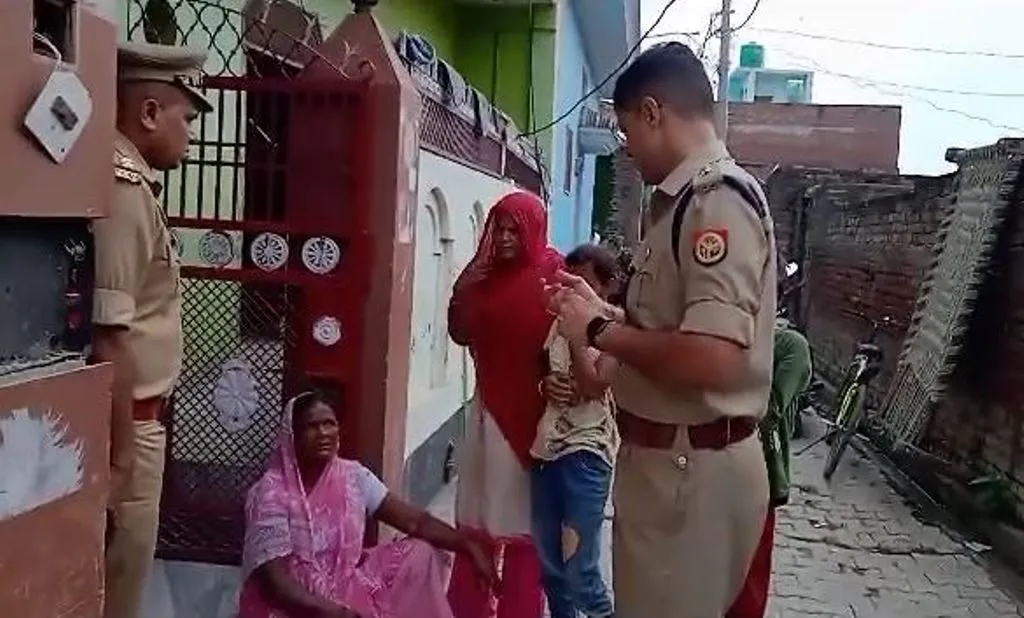 कासगंज: युवक ने खुद को मारी गोली, पड़ोसी को भी लगी, गांव में मची भगदड़