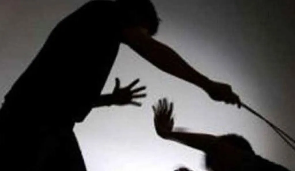 पीलीभीत: मां-बेटे को कमरे में बंद करके पीटा, नहीं दिया खाना..जानिए पूरा मामला