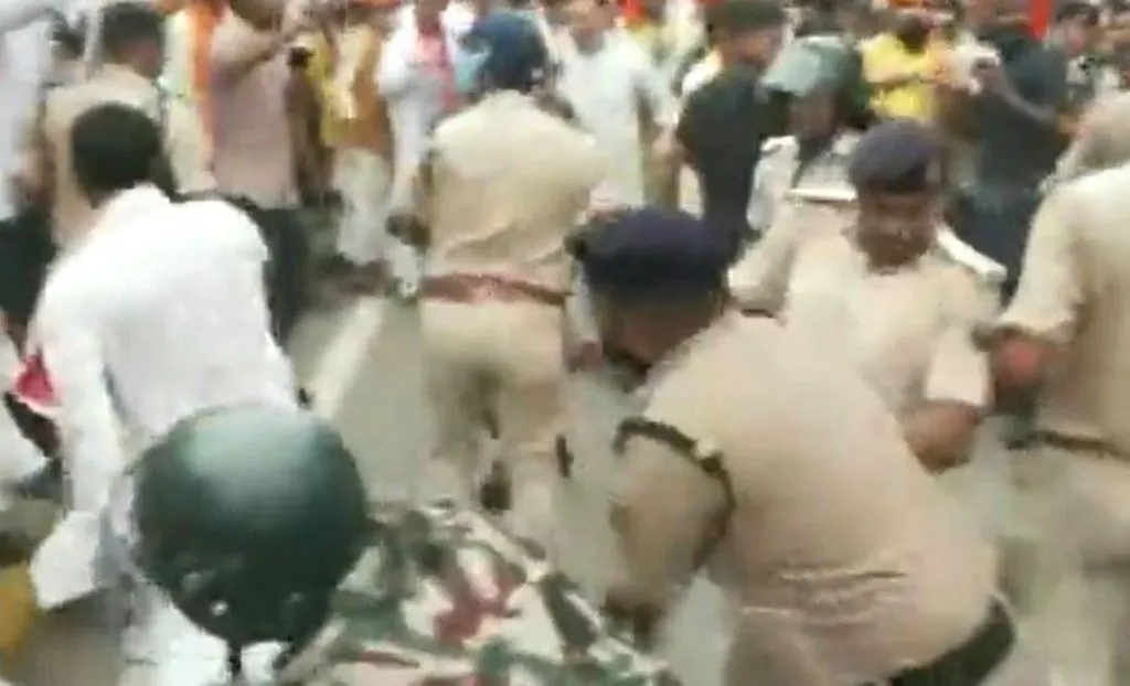 बिहार में BJP ने पार्टी नेता की लाठीचार्ज से मौत होने का लगाया आरोप, प्रशासन का इंकार 