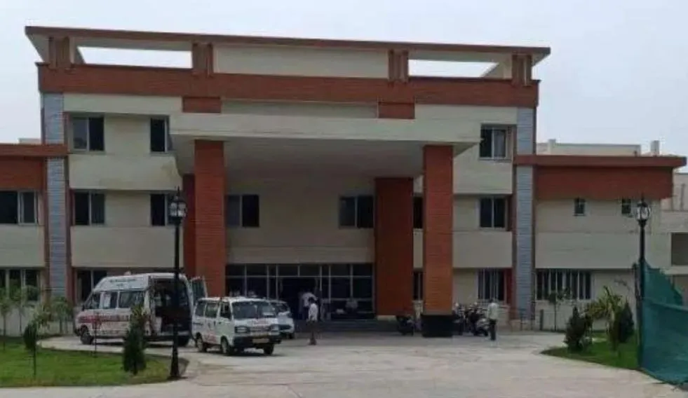 बरेली: 300 बेड अस्पताल के आवासों पर पुलिस का कब्जा, आला अफसरों को नहीं जानकारी