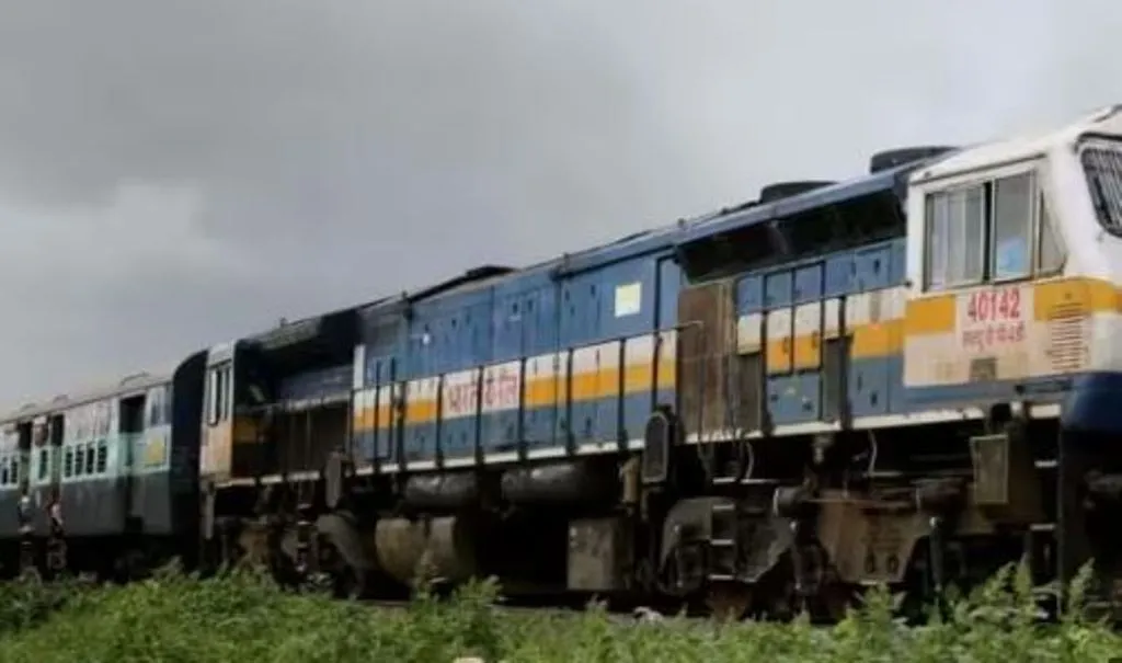 जम्मू तवी-सियालदह एक्सप्रेस ने तोड़ा सिग्नल, ट्रेन का लोको पायलट और सहायक लोको पायलट निलंबित 