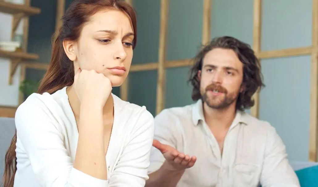 अगर पार्टनर में नजर आएं ये आदतें, ब्रेकअप करने में न लगाएं वक्त 