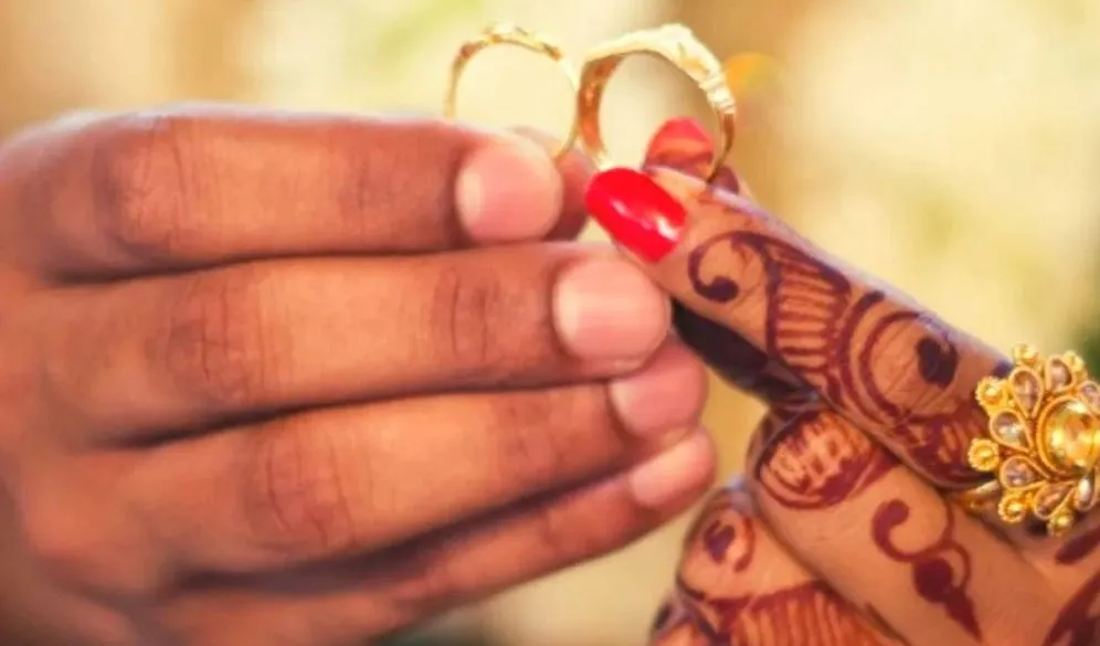 सगाई और शादी के बीच मिल रहे वक्त के बीच दूल्हा-दुल्हन करें ये काम, रिश्ता हमेशा बना रहेगा मजबूत 