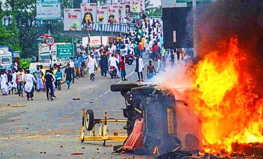 हिंसा पर राजनीति