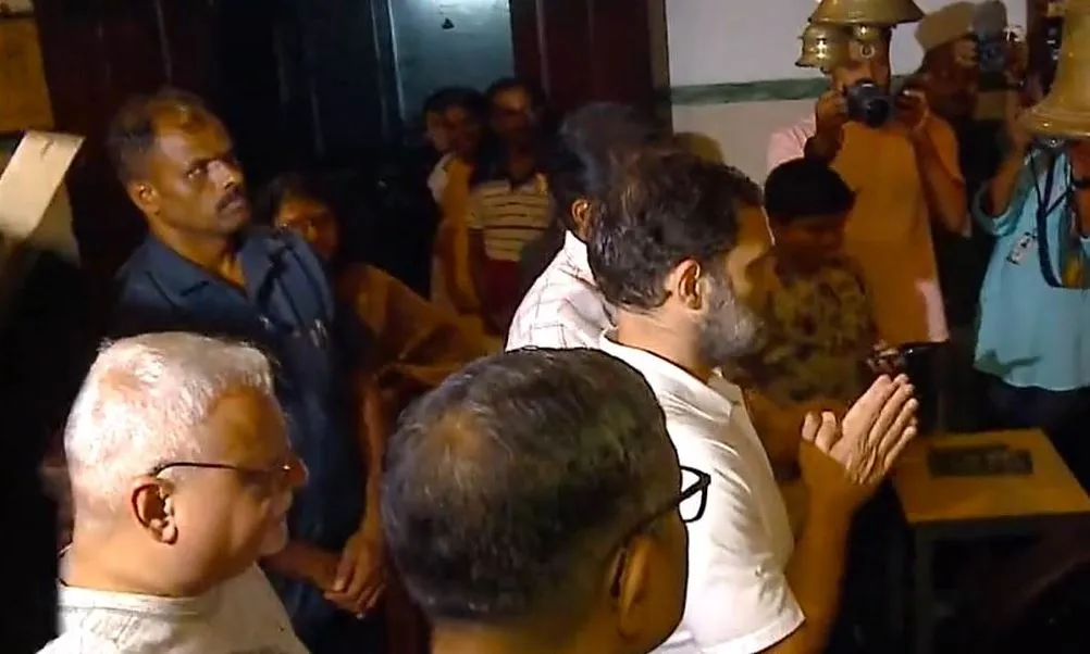 राहुल गांधी ने केरल में श्री विश्वंभरा मंदिर में की पूजा-अर्चना 