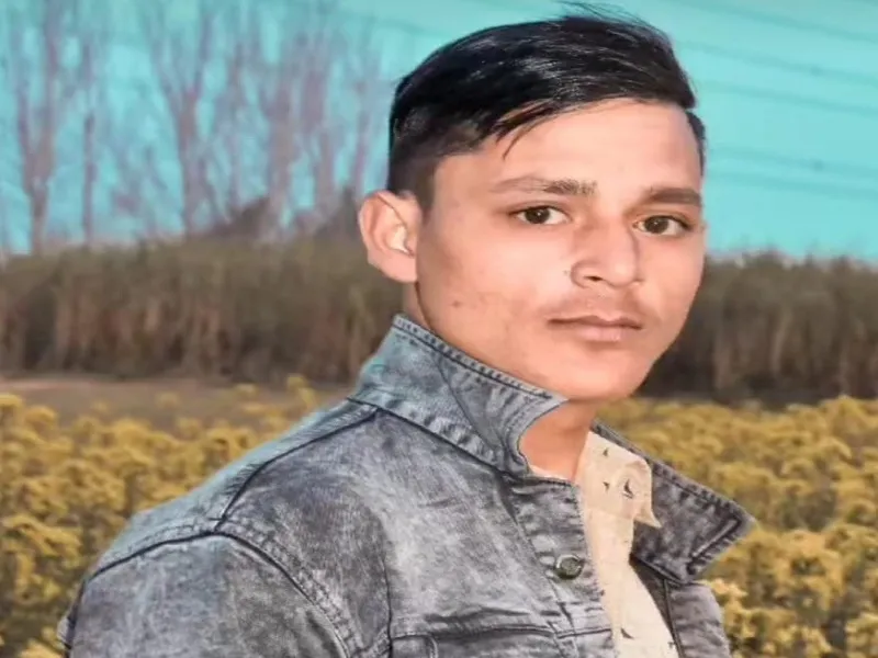 बिजनौर : पेड़ पर फंदे से लटका मिला युवक का शव, परिवार में मचा कोहराम