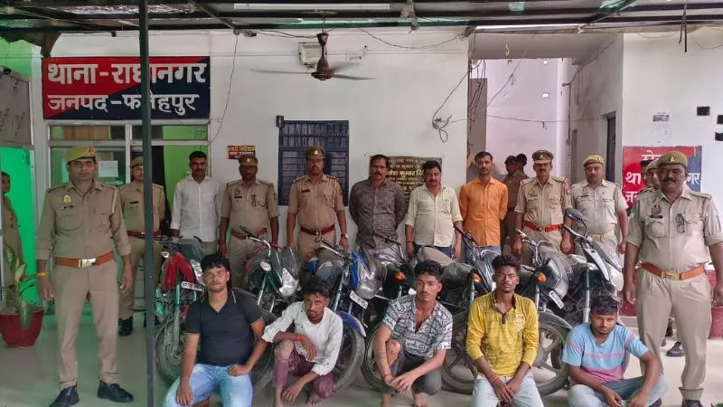 Fatehpur News : पांच आरोपी गिरफ्तार, चोरी की सात बाइक बरामद, पुलिस व एसओजी टीम के हाथ लगी बड़ी सफलता