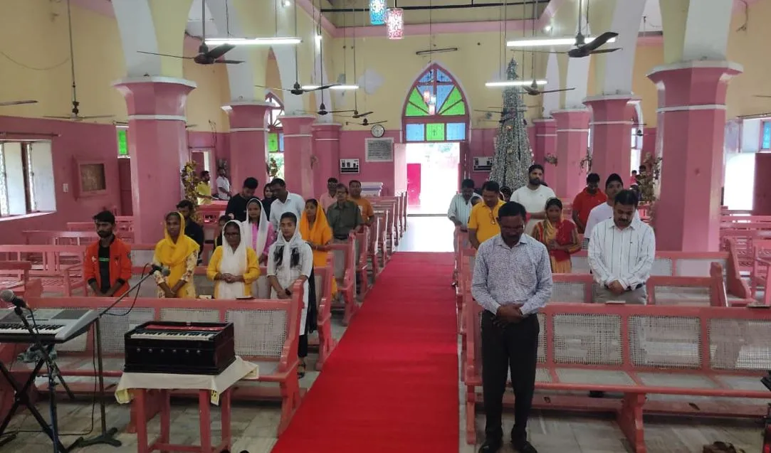 बरेली: आखिरकार चार साल बाद फ्री विल चर्च में शुरू हुई आराधना, ईसाई समुदाय के लोगों ने जताई खुशी