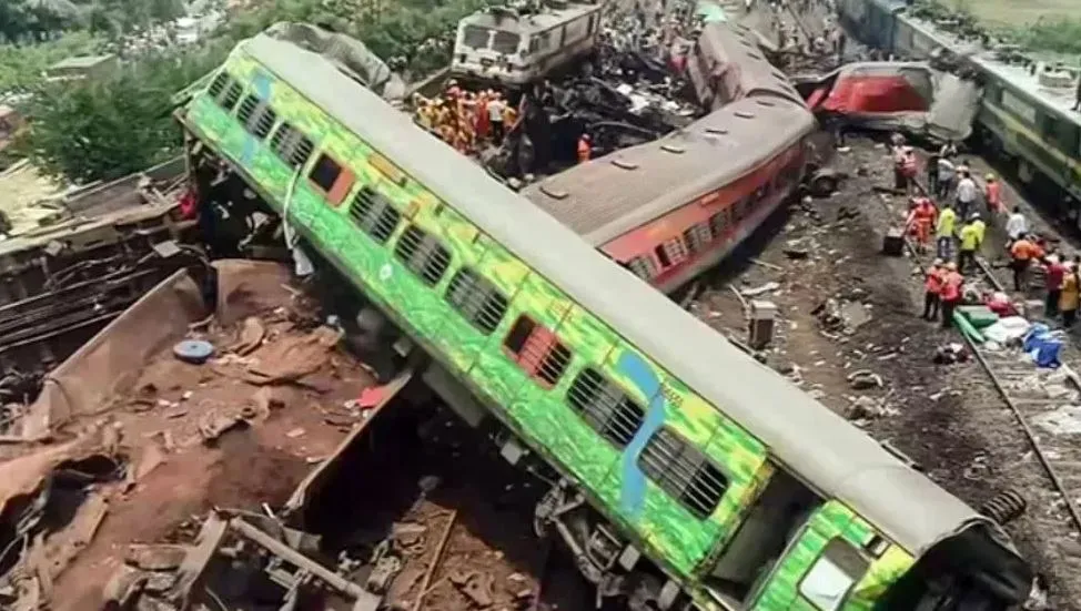 बालासोर ट्रेन दुर्घटना: रेलवे के सात कर्मचारी निलंबित, हादसे में गई थी 293 लोगों की जान 