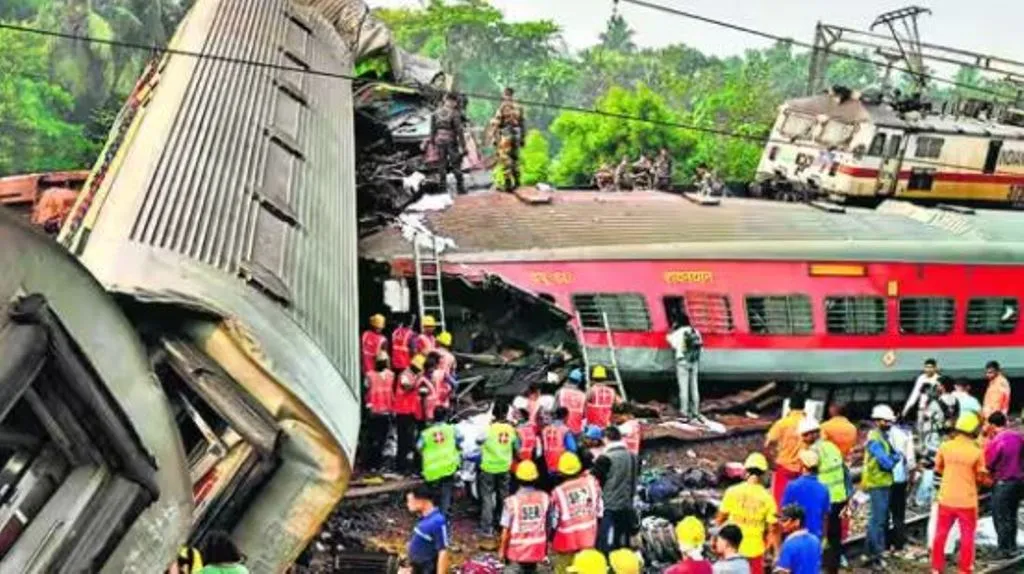 बालासोर रेल हादसे में सीबीआई की बड़ी कार्रवाई, रेलवे के तीन कर्मचारियों को किया अरेस्ट 